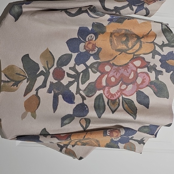 Sioni  Multipal Floral Patterned Long Sleeve Top. Super Soft. Size Meduim‎ Cream - Picture 5 of 12
